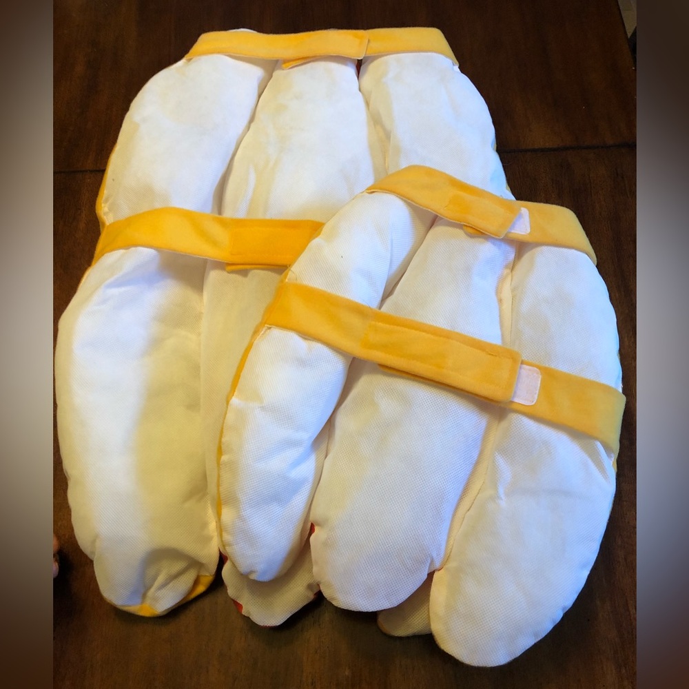 2 Hot dog, Dog costumes. Great for Halloween 🎃 or Oktoberfest 🍻 Size S and L - Picture 2 of 7